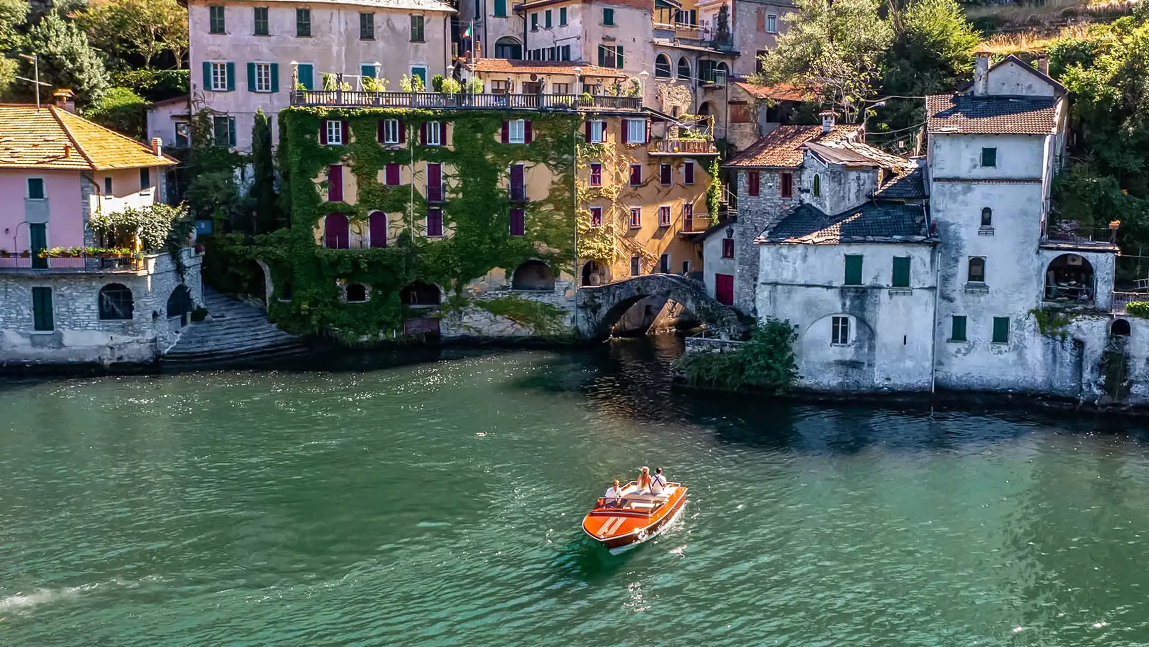 Lake Como: Classic Boat Private Tour
